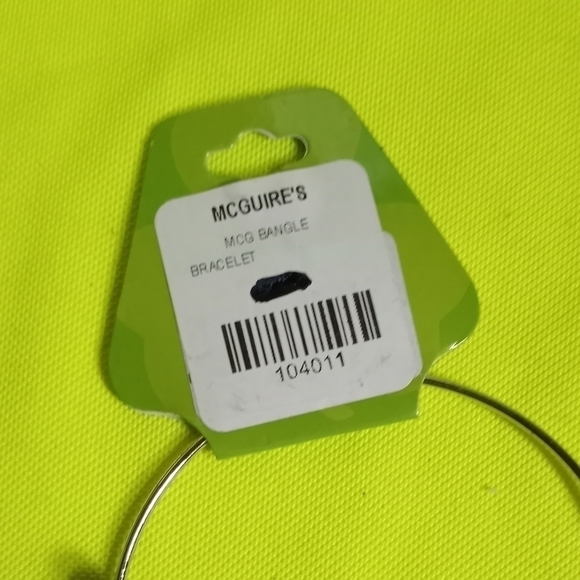 Mcguire's Irish pub wire charm bracelet shamrock cross Celtic silvertone - Picture 6 of 6